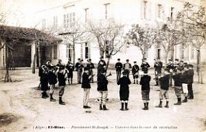 2075- Alger-El-Biar - Pensionnat Saint-Joseph - Concert cour recreation